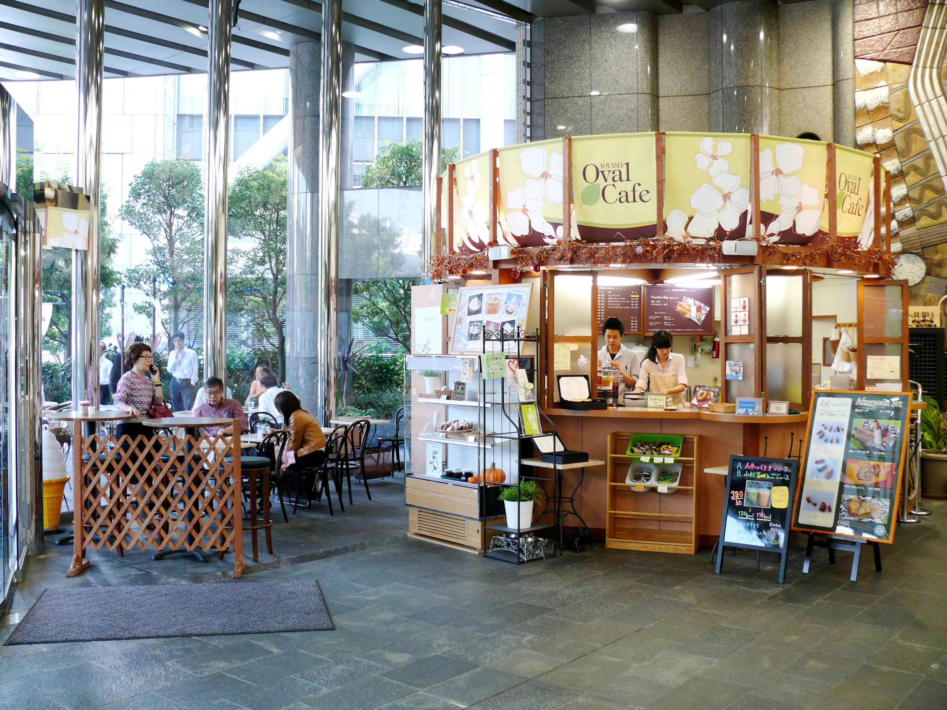空間設計・運営「青山Oval café」
